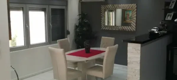 Potpuno moderan i atraktivan prostor zahvaljujući odličnoj kombinaciji savremenih trendova u adaptaciji stana